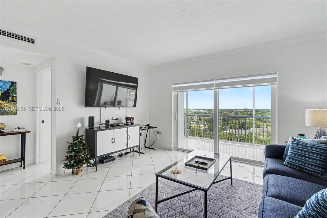 Active With Contract: $159,500 (1 beds, 1 baths, 844 Square Feet)