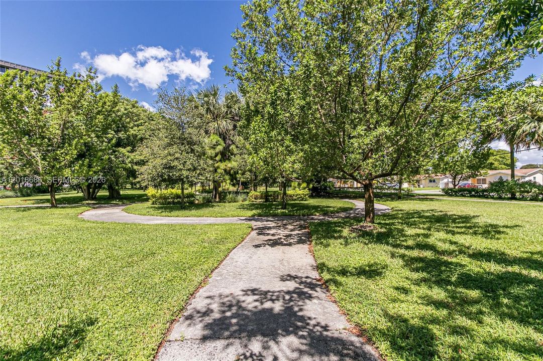 Active With Contract: $159,500 (1 beds, 1 baths, 844 Square Feet)