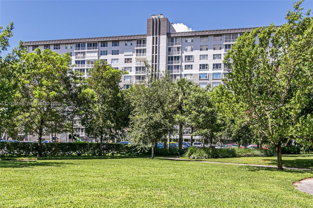 Active With Contract: $159,500 (1 beds, 1 baths, 844 Square Feet)