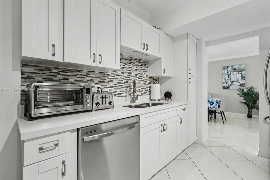 Active With Contract: $159,500 (1 beds, 1 baths, 844 Square Feet)