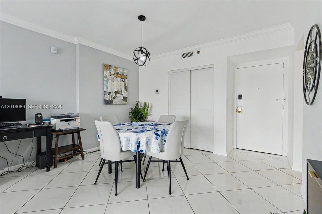 Active With Contract: $159,500 (1 beds, 1 baths, 844 Square Feet)