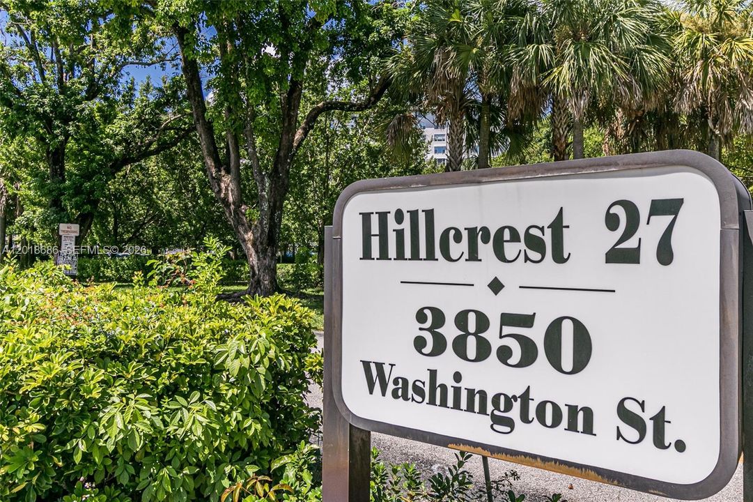 Active With Contract: $159,500 (1 beds, 1 baths, 844 Square Feet)