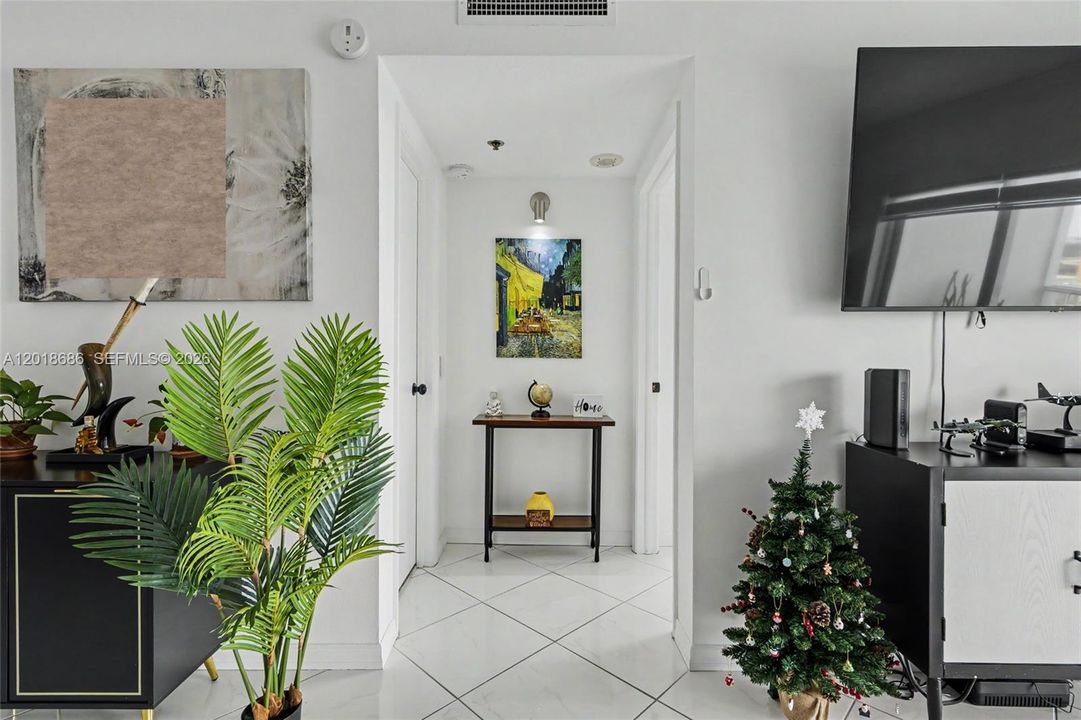 Active With Contract: $159,500 (1 beds, 1 baths, 844 Square Feet)