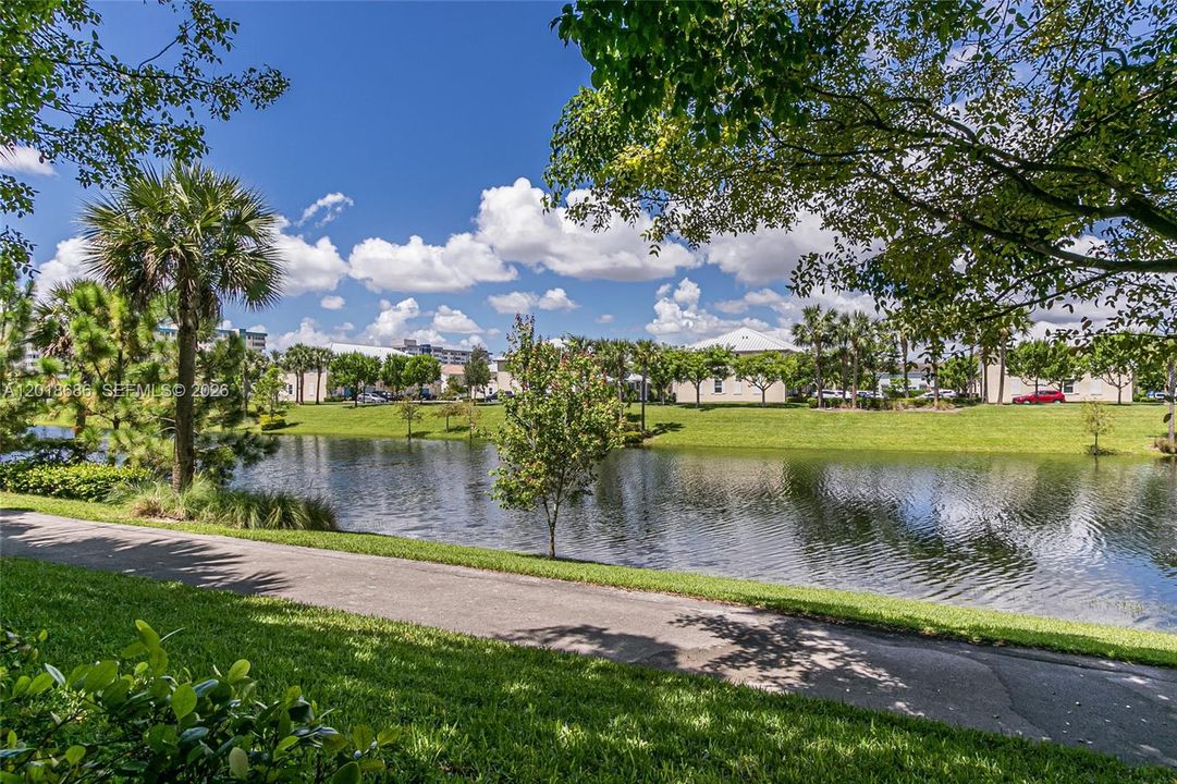 Active With Contract: $159,500 (1 beds, 1 baths, 844 Square Feet)
