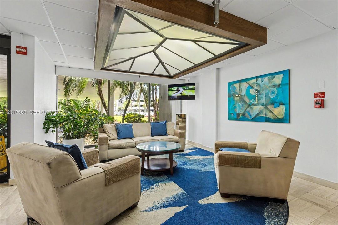 Active With Contract: $159,500 (1 beds, 1 baths, 844 Square Feet)