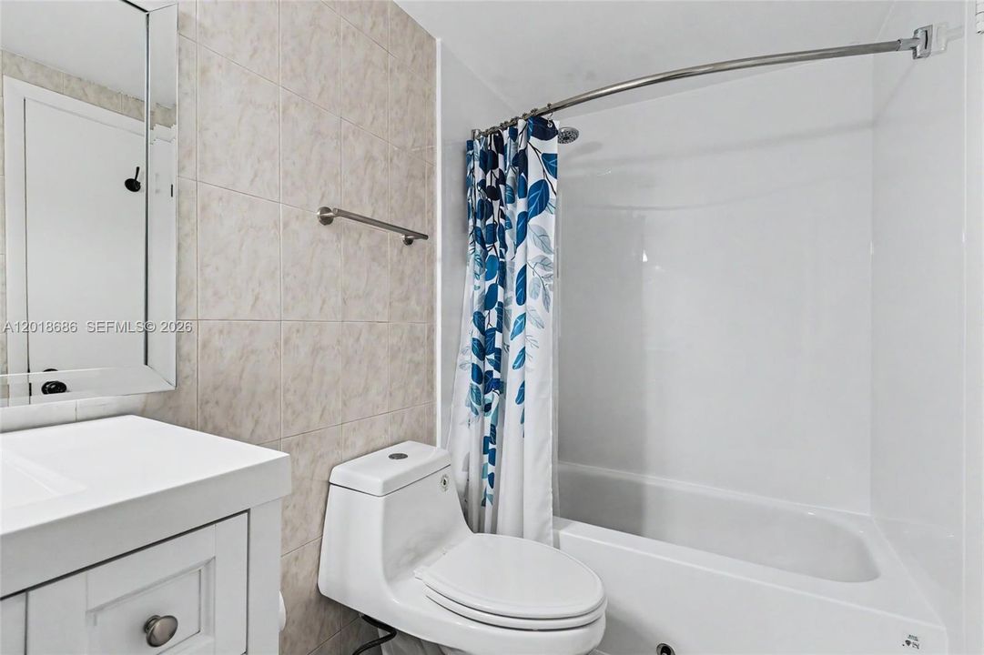 Active With Contract: $159,500 (1 beds, 1 baths, 844 Square Feet)