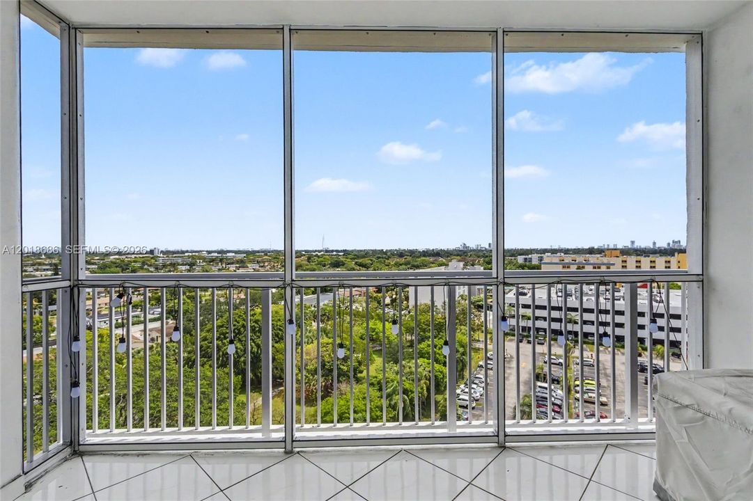 Active With Contract: $159,500 (1 beds, 1 baths, 844 Square Feet)