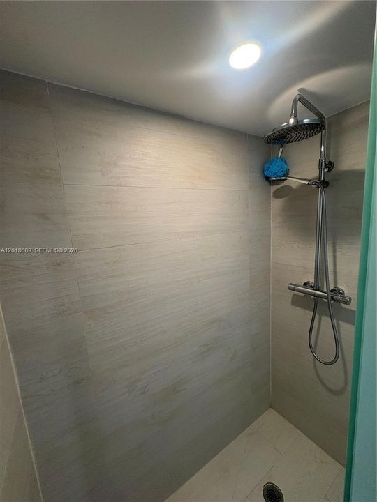 Activo con contrato: $3,200 (2 camas, 2 baños, 1302 Pies cuadrados)