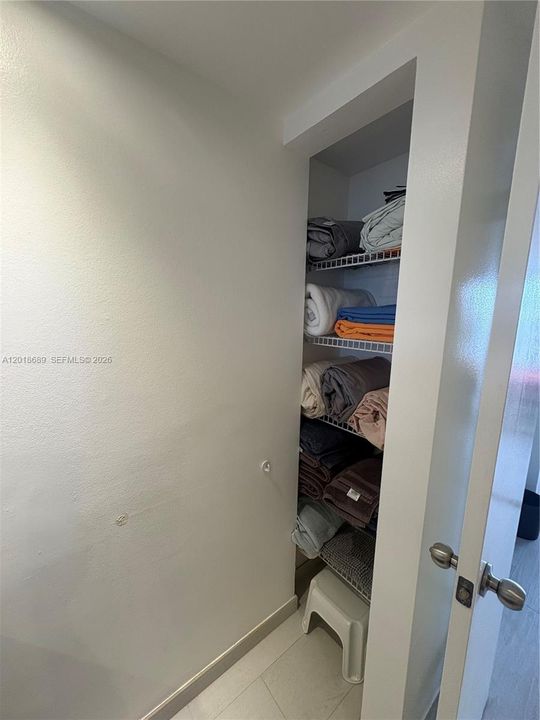 Activo con contrato: $3,200 (2 camas, 2 baños, 1302 Pies cuadrados)