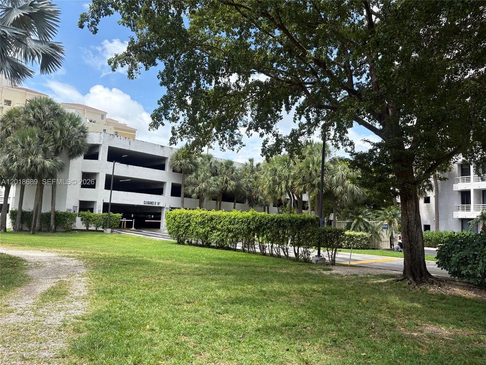 Activo con contrato: $3,200 (2 camas, 2 baños, 1302 Pies cuadrados)