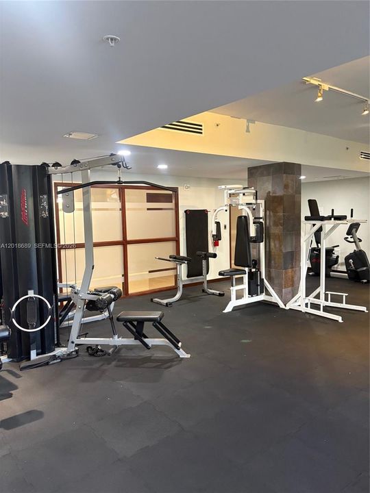 Activo con contrato: $3,200 (2 camas, 2 baños, 1302 Pies cuadrados)
