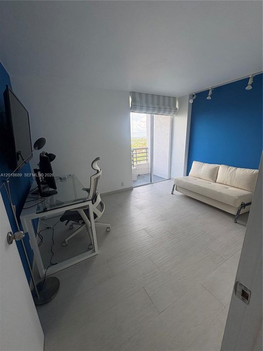 Activo con contrato: $3,200 (2 camas, 2 baños, 1302 Pies cuadrados)