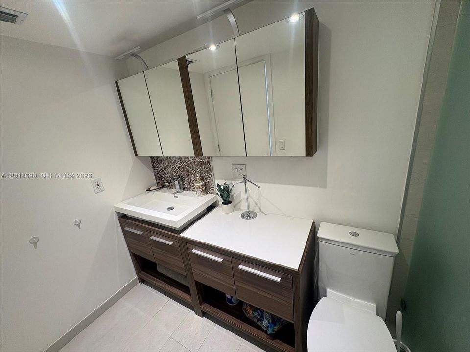 Activo con contrato: $3,200 (2 camas, 2 baños, 1302 Pies cuadrados)