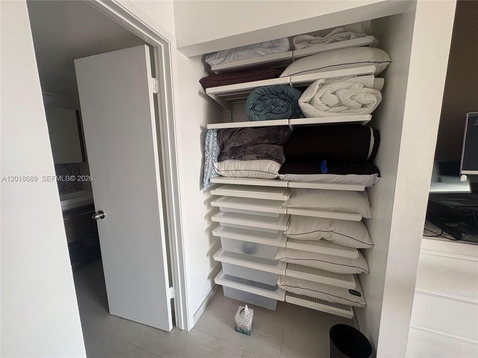 Activo con contrato: $3,200 (2 camas, 2 baños, 1302 Pies cuadrados)