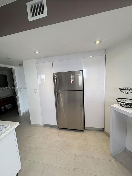 Activo con contrato: $3,200 (2 camas, 2 baños, 1302 Pies cuadrados)