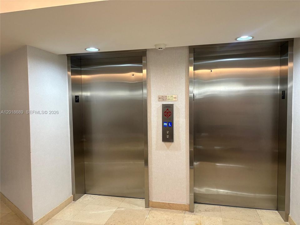 Activo con contrato: $3,200 (2 camas, 2 baños, 1302 Pies cuadrados)
