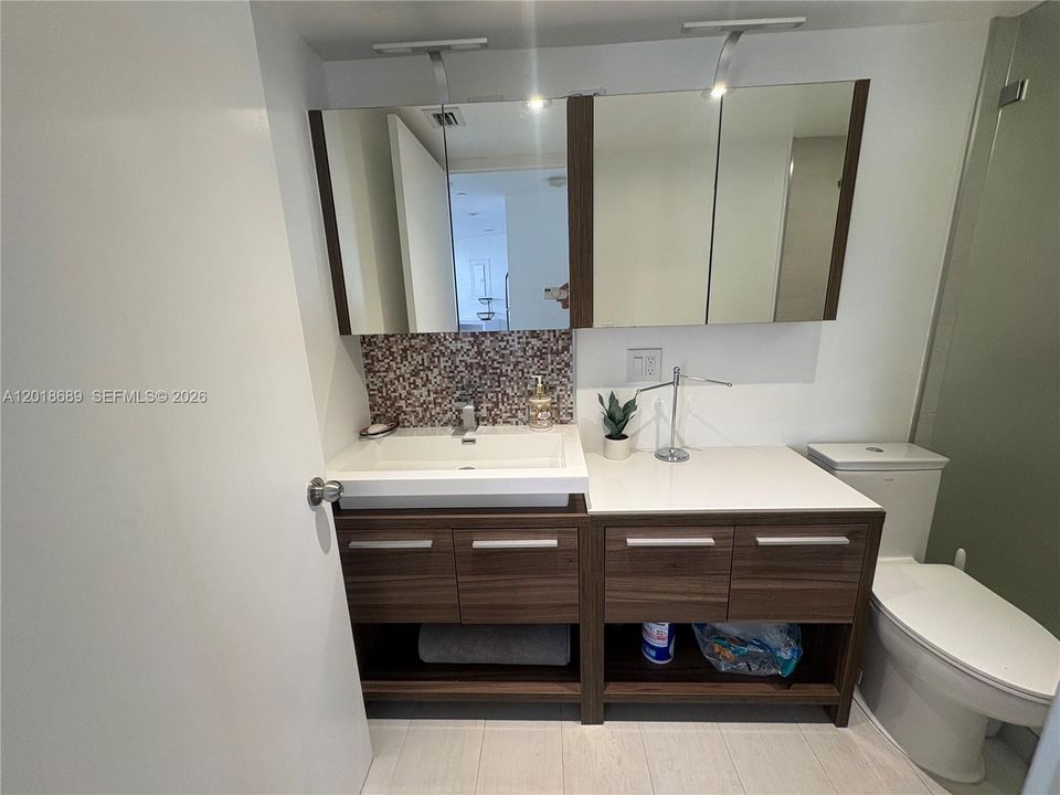 Activo con contrato: $3,200 (2 camas, 2 baños, 1302 Pies cuadrados)