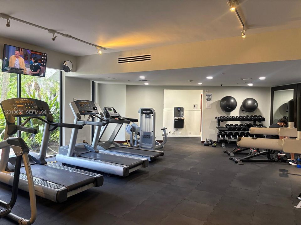 Activo con contrato: $3,200 (2 camas, 2 baños, 1302 Pies cuadrados)