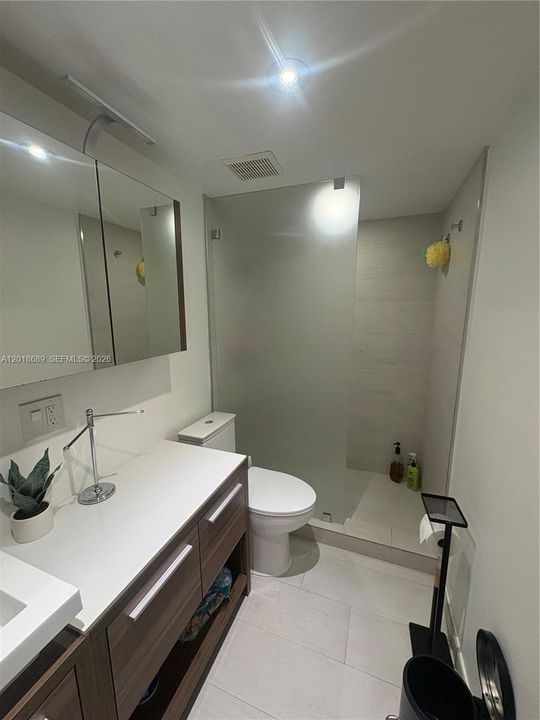 Activo con contrato: $3,200 (2 camas, 2 baños, 1302 Pies cuadrados)