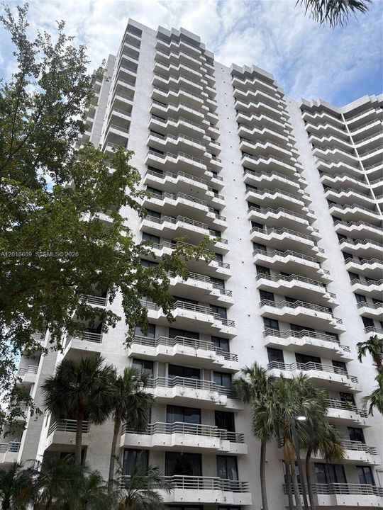 Activo con contrato: $3,200 (2 camas, 2 baños, 1302 Pies cuadrados)