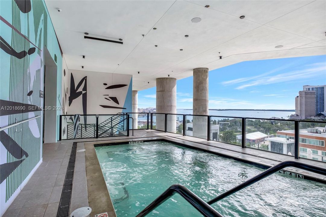 For Sale: $795,000 (1 beds, 1 baths, 442 Square Feet)