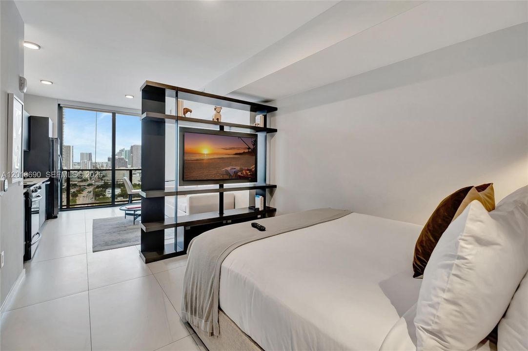 For Sale: $795,000 (1 beds, 1 baths, 442 Square Feet)