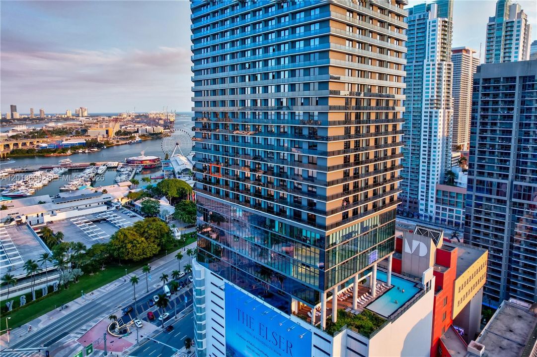 For Sale: $795,000 (1 beds, 1 baths, 442 Square Feet)
