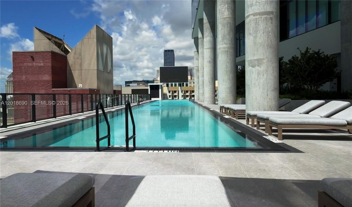 For Sale: $795,000 (1 beds, 1 baths, 442 Square Feet)