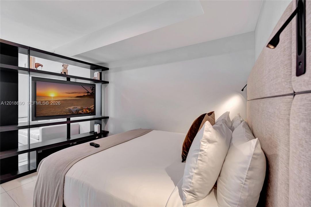 For Sale: $795,000 (1 beds, 1 baths, 442 Square Feet)