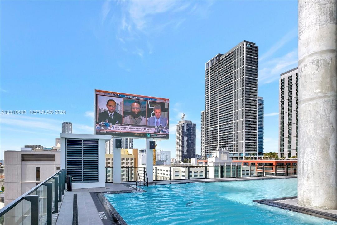 For Sale: $795,000 (1 beds, 1 baths, 442 Square Feet)
