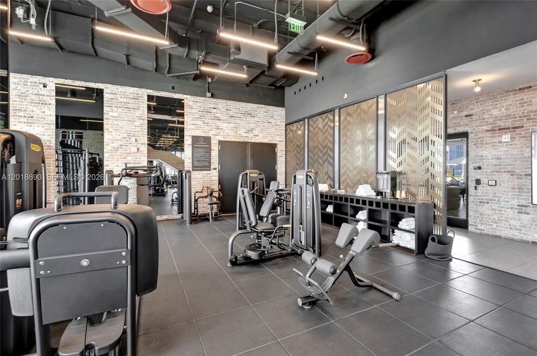 For Sale: $795,000 (1 beds, 1 baths, 442 Square Feet)