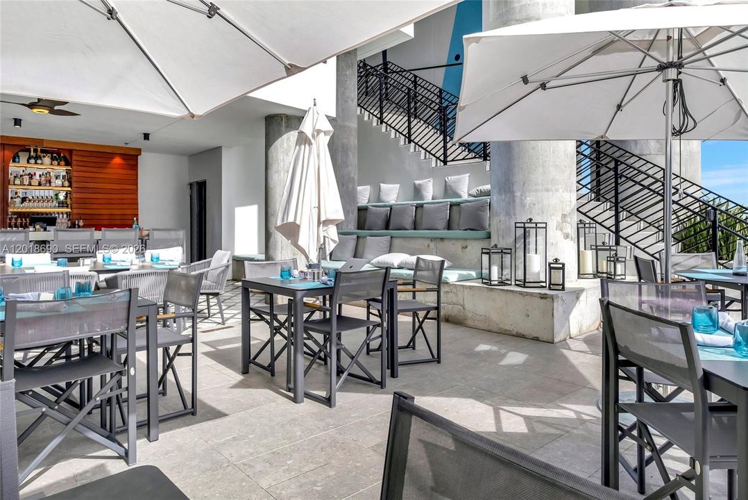 For Sale: $795,000 (1 beds, 1 baths, 442 Square Feet)
