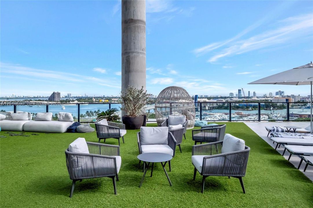 For Sale: $795,000 (1 beds, 1 baths, 442 Square Feet)