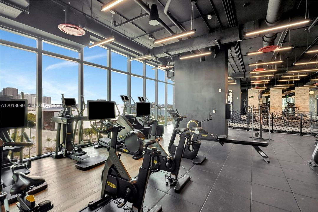 For Sale: $795,000 (1 beds, 1 baths, 442 Square Feet)