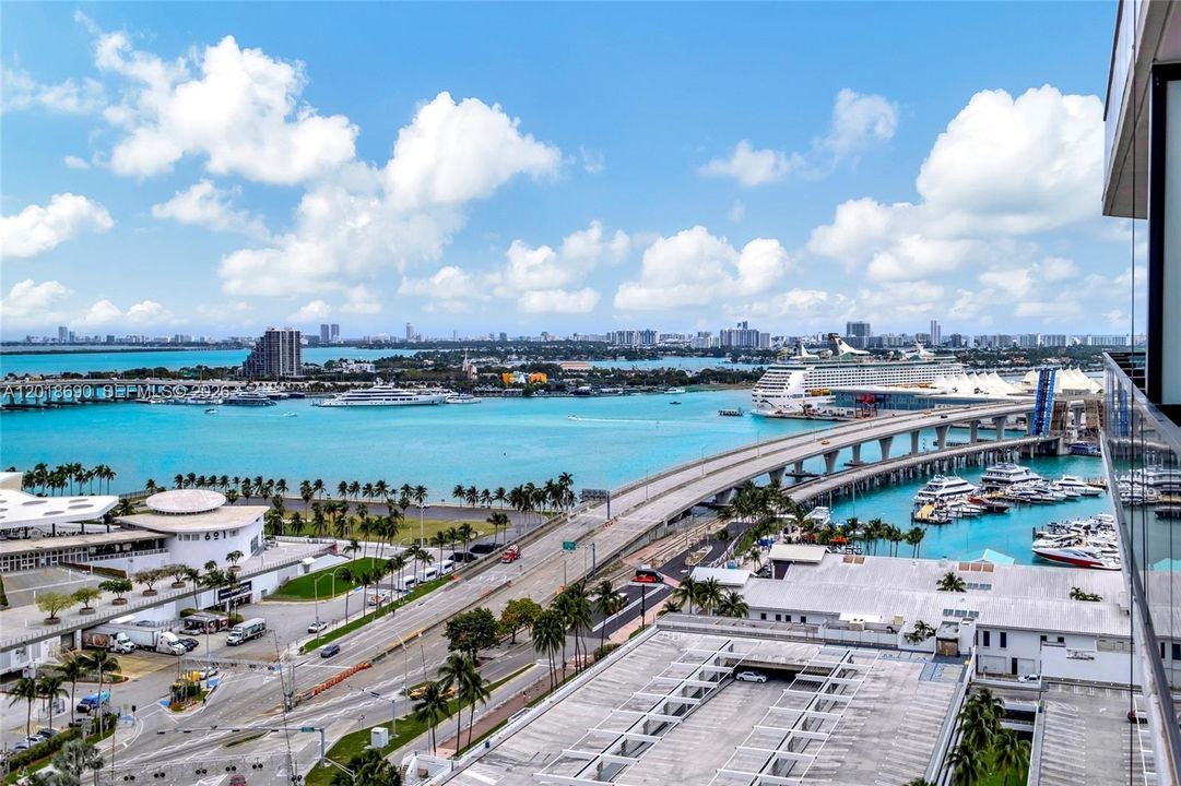 For Sale: $795,000 (1 beds, 1 baths, 442 Square Feet)