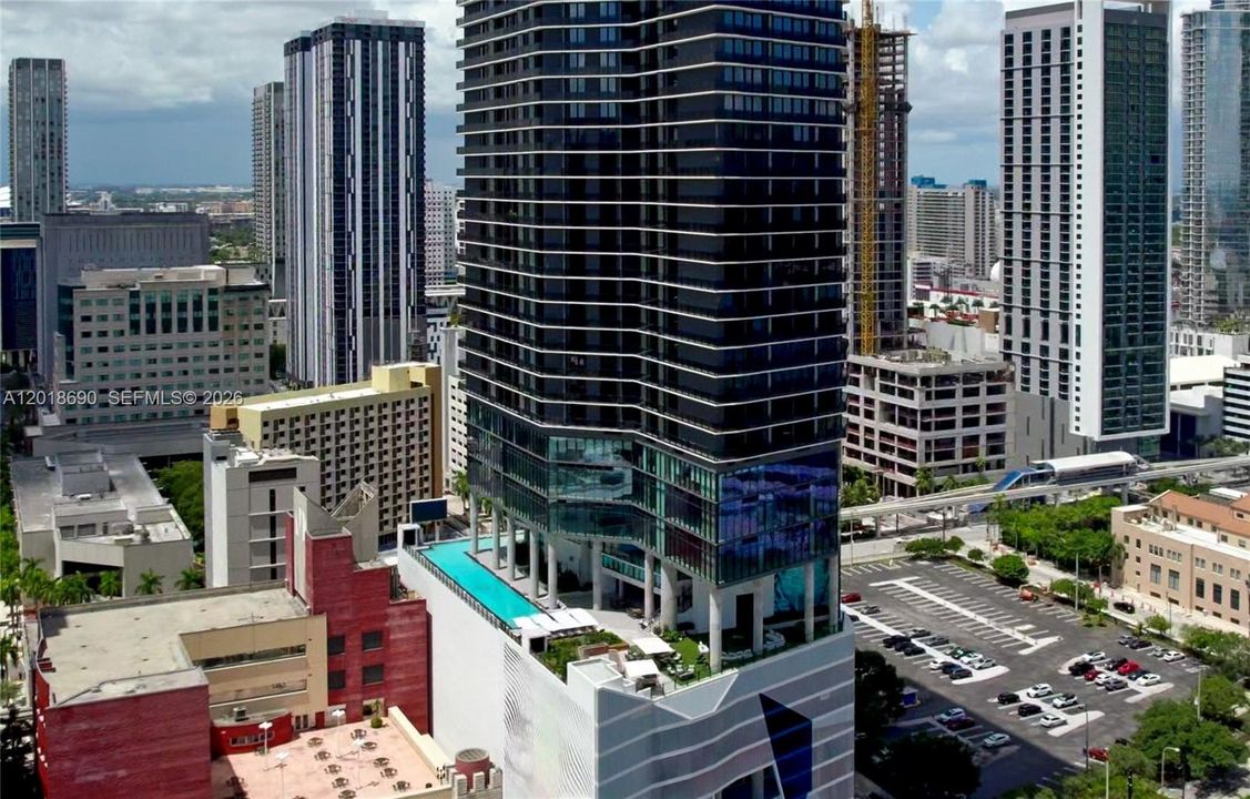 For Sale: $795,000 (1 beds, 1 baths, 442 Square Feet)