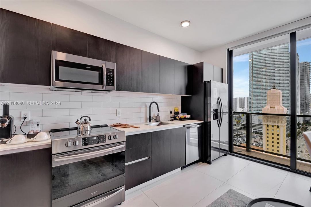 For Sale: $795,000 (1 beds, 1 baths, 442 Square Feet)