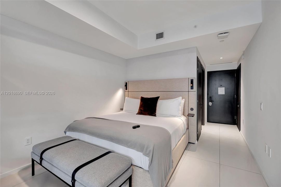 For Sale: $795,000 (1 beds, 1 baths, 442 Square Feet)