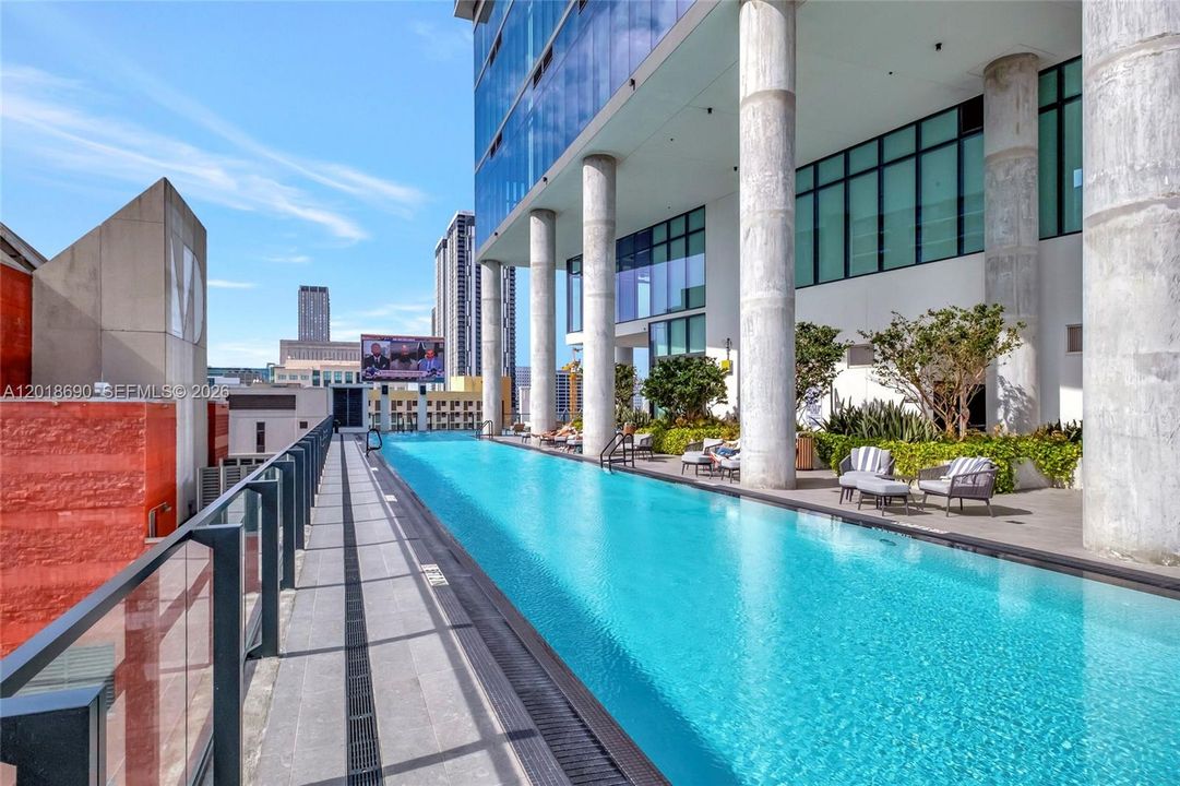 For Sale: $795,000 (1 beds, 1 baths, 442 Square Feet)