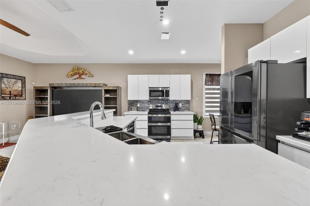 На продажу: $510,000 (4 спален, 2 ванн, 1953 Квадратных фут)