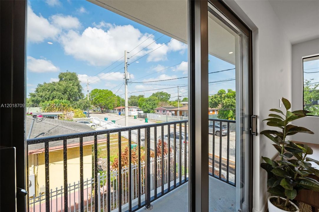 For Rent: $4,400 (3 beds, 2 baths, 1243 Square Feet)