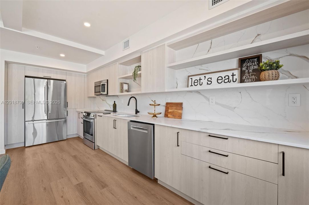 For Rent: $4,400 (3 beds, 2 baths, 1243 Square Feet)