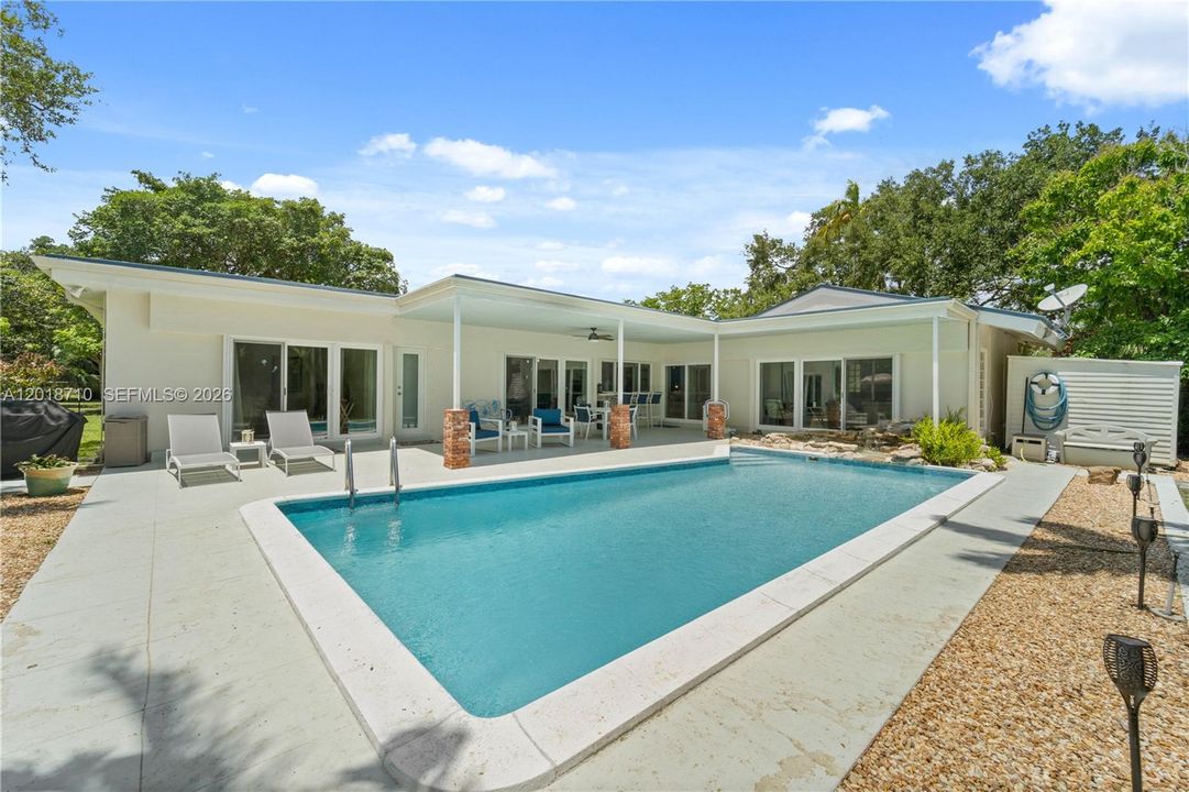 En Venta: $1,189,000 (4 camas, 2 baños, 2344 Pies cuadrados)