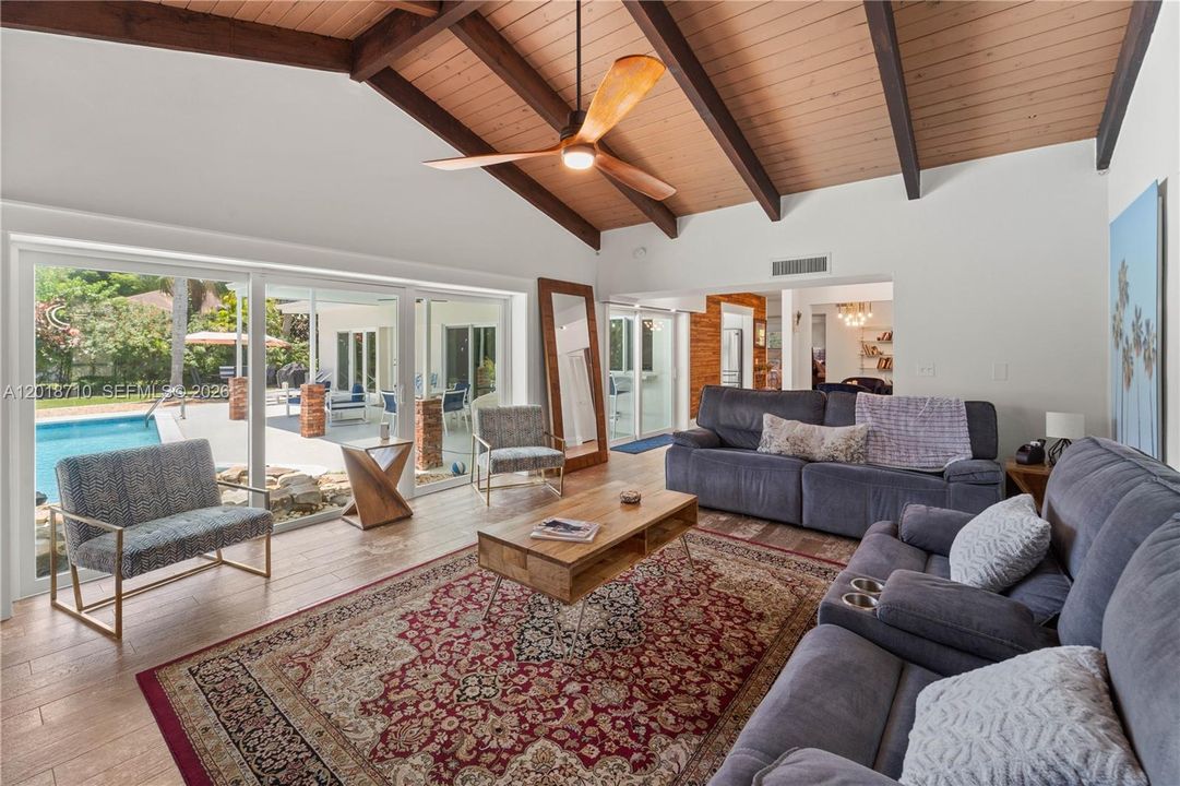 En Venta: $1,189,000 (4 camas, 2 baños, 2344 Pies cuadrados)