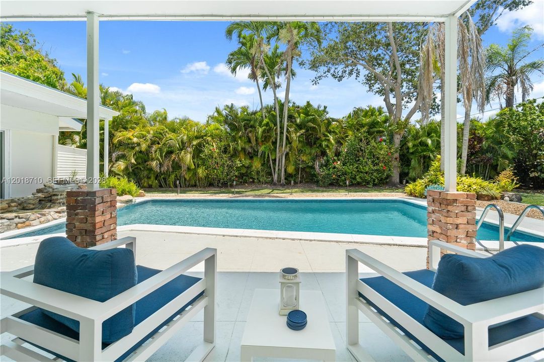 En Venta: $1,189,000 (4 camas, 2 baños, 2344 Pies cuadrados)