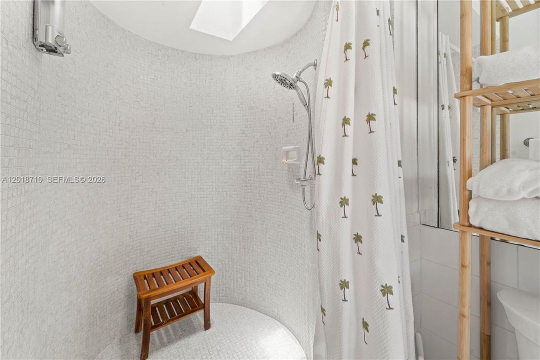 En Venta: $1,189,000 (4 camas, 2 baños, 2344 Pies cuadrados)