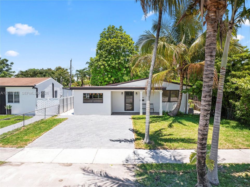 Activo con contrato: $785,000 (4 camas, 2 baños, 1556 Pies cuadrados)