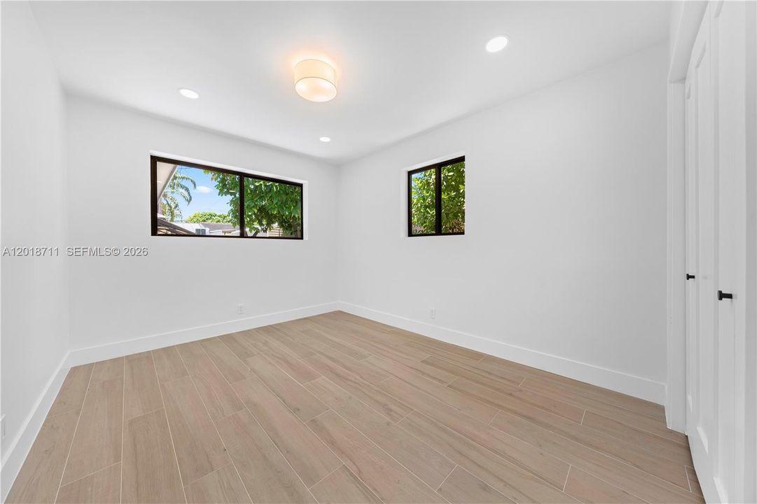 Activo con contrato: $785,000 (4 camas, 2 baños, 1556 Pies cuadrados)