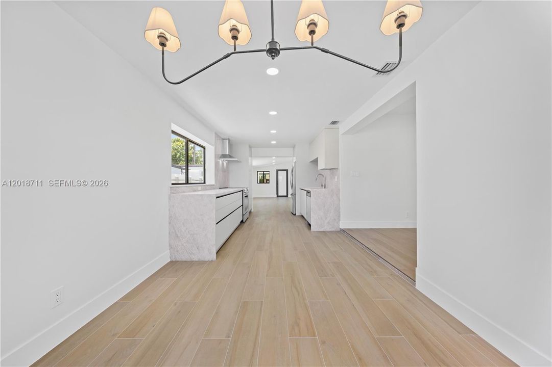 Activo con contrato: $785,000 (4 camas, 2 baños, 1556 Pies cuadrados)