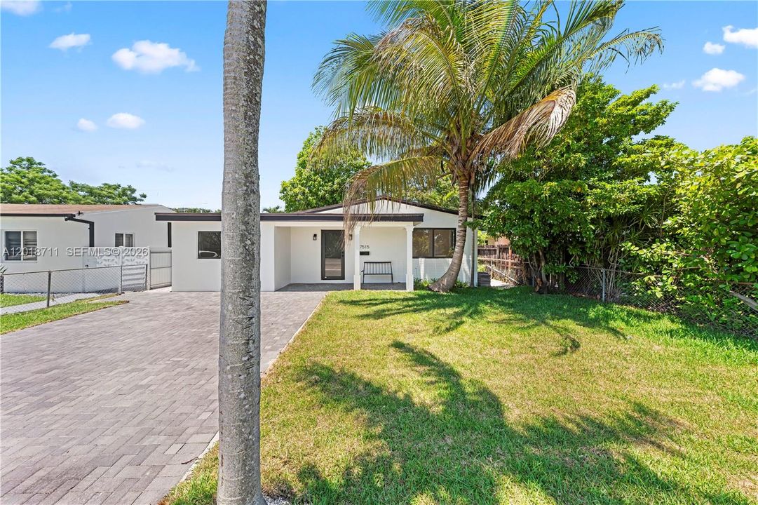 Activo con contrato: $785,000 (4 camas, 2 baños, 1556 Pies cuadrados)